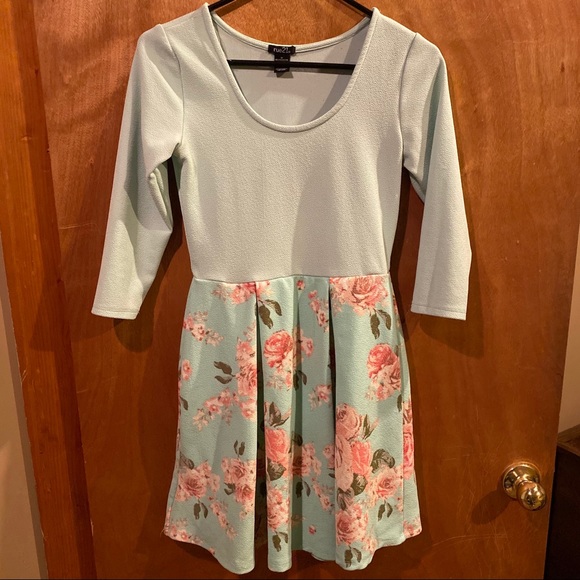 Rue21 Dresses & Skirts - Floral Dress